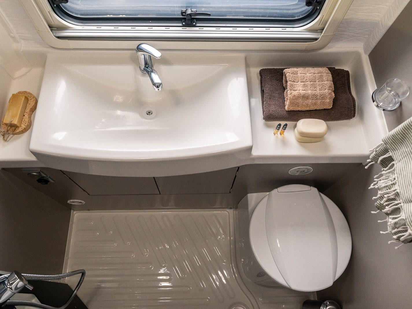 brownie small luxury camper garage - 27 copia - camper