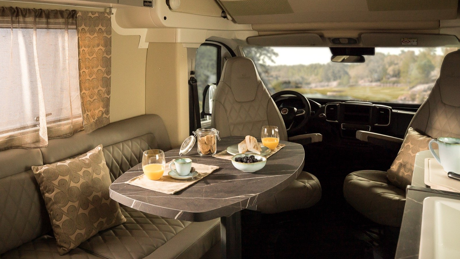 540 small luxury camper- 32 copy - camper