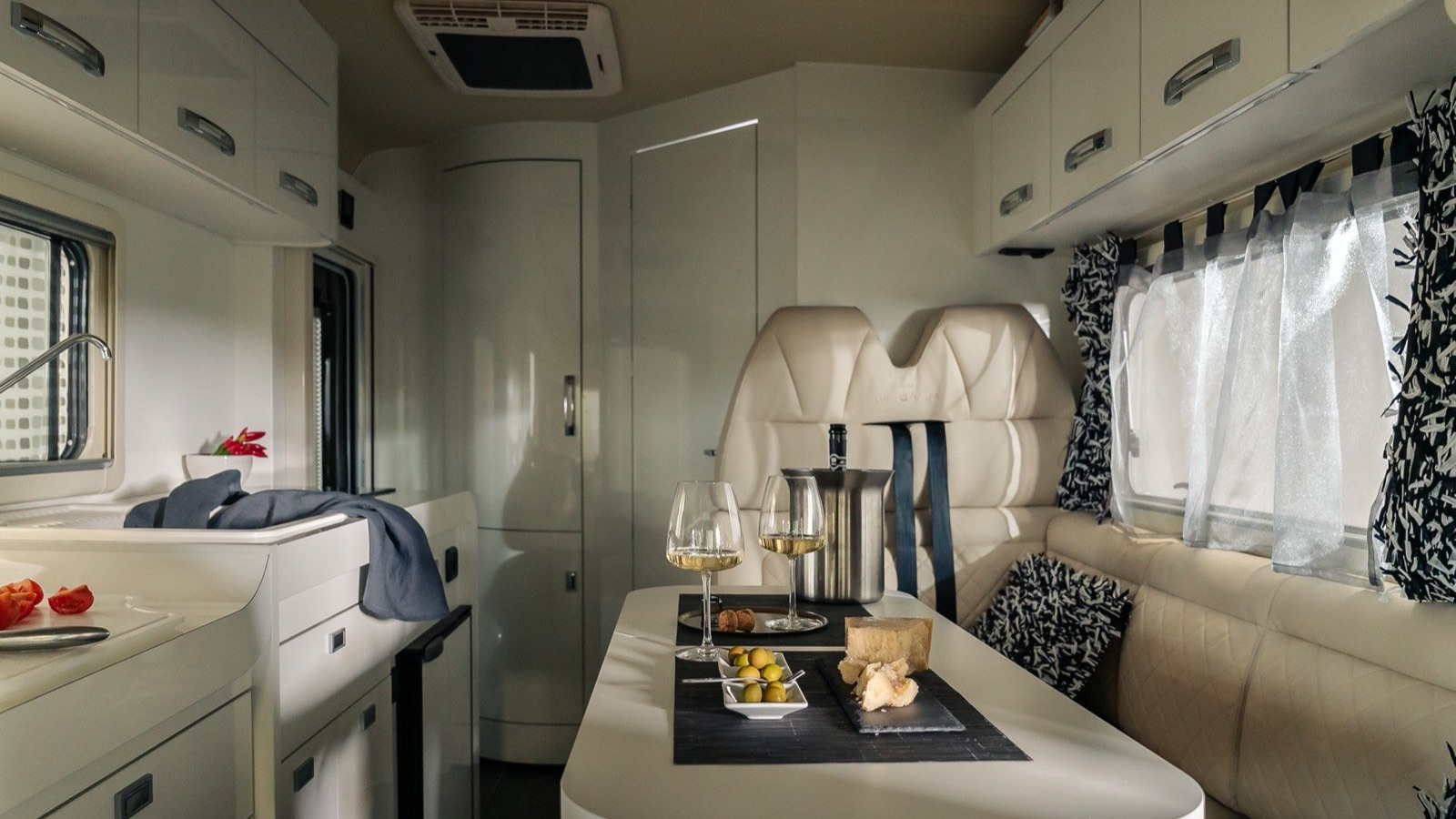 Oasi 540 - small camper dinette luxury - camper