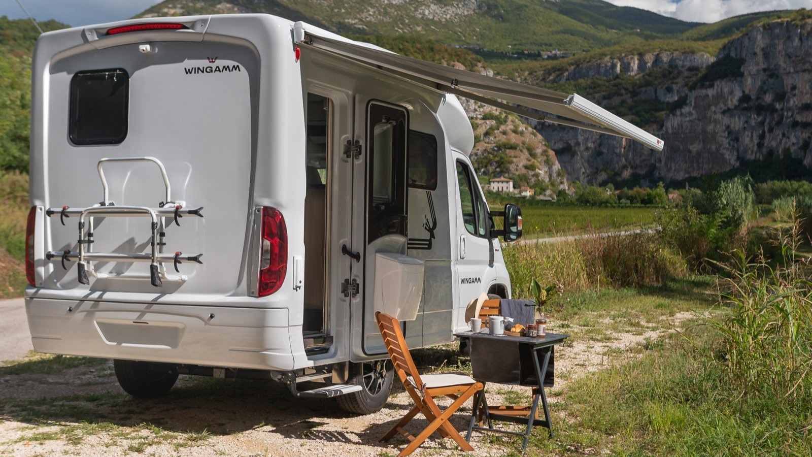 Oasi 540 - small camper rv motorhome compact luxury premium camping - camper