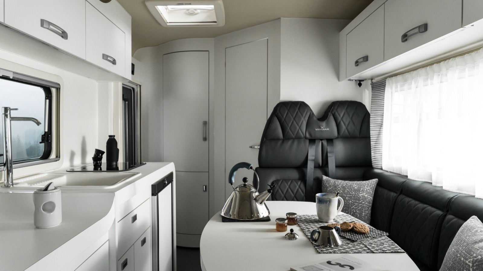 Oasi 540_interior small luxury camper-3 - camper