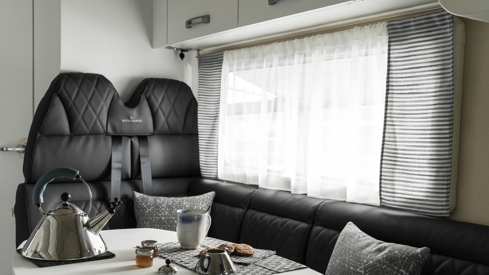 Oasi 540_interior small luxury camper-8 - camper