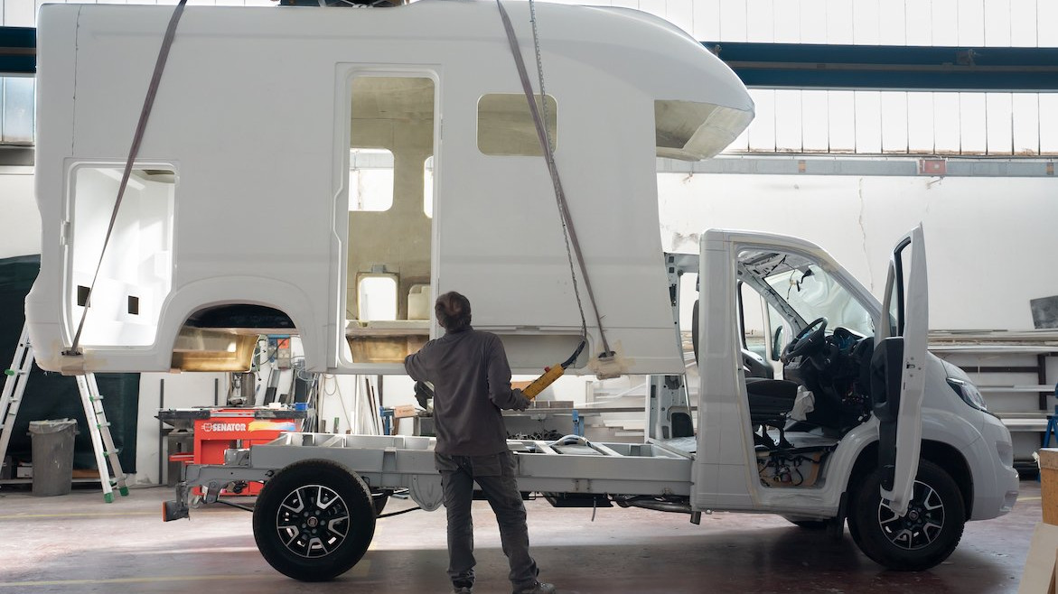 - fiberglass monocoque motorhome production - camper camper monoscocca in vetroresina