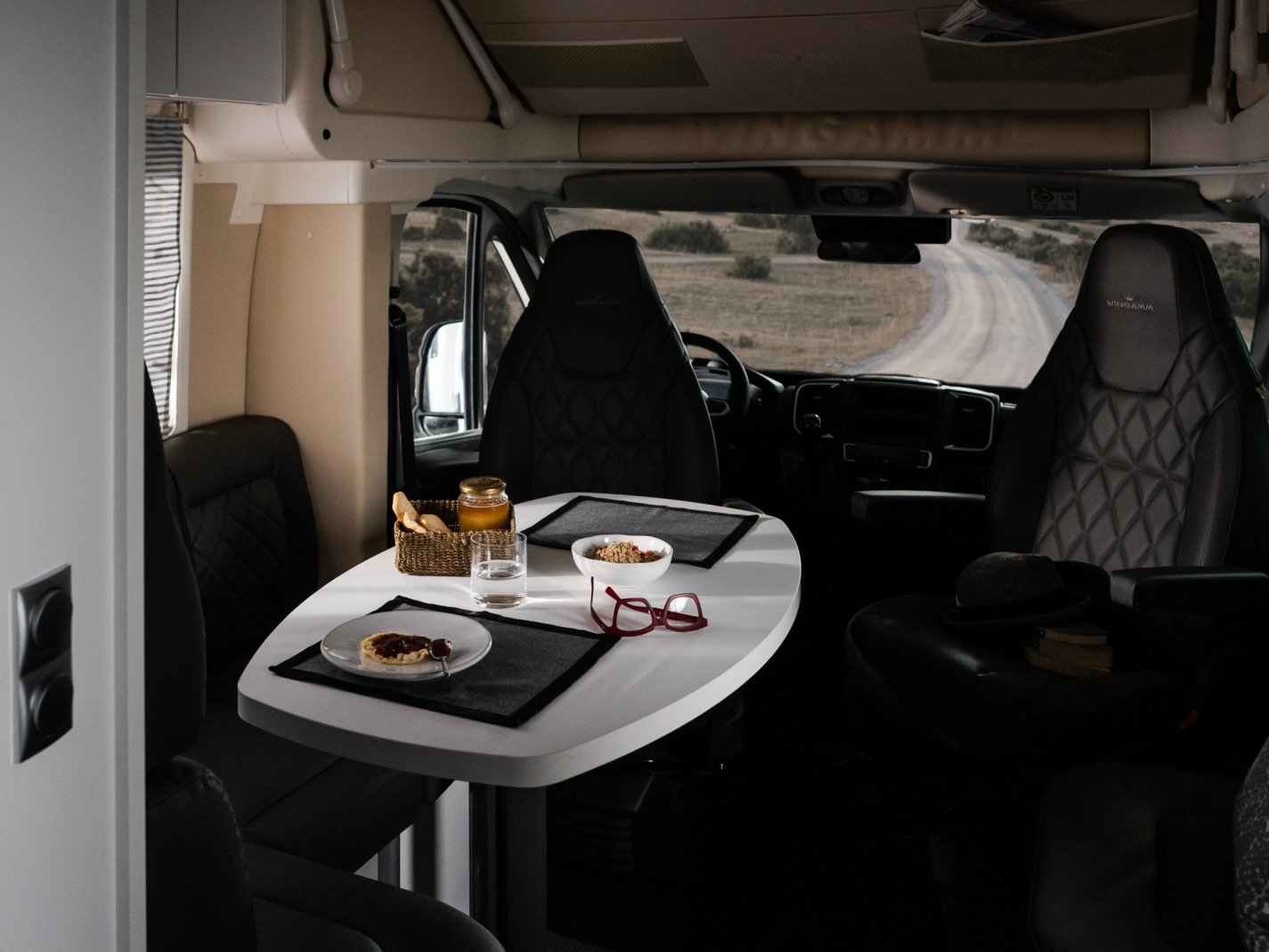 - oasi 690 - luxury camper dinette 215-Modifica - camper oasi 690 - luxury camper dinette 215-Modifica - camper