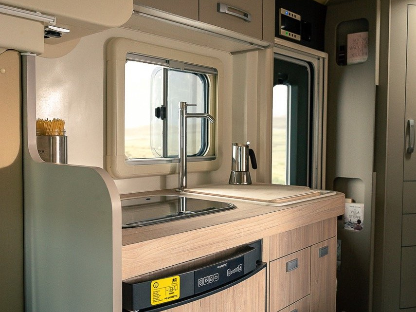 kleiner luxuriöser Camper Oasi 610 Design - 18 Large - Camper