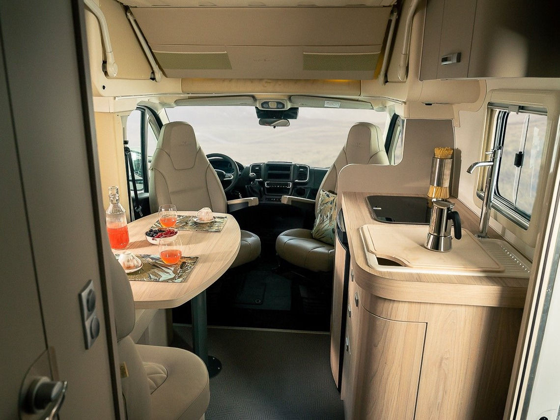 kleiner luxuriöser Camper Oasi 610 Design - 8 Large - Camper