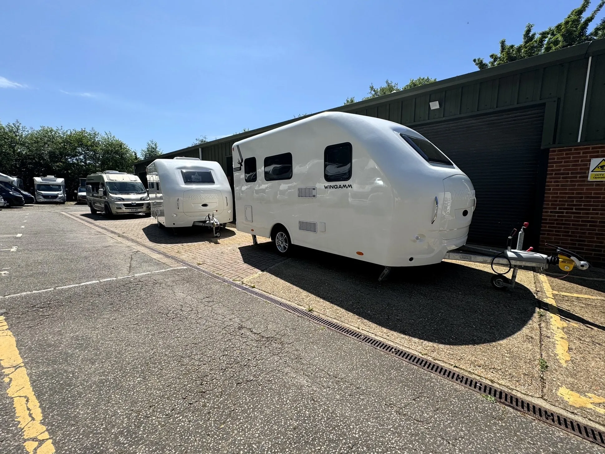 - Außenfoto des Wohnwagens Wingamm_2 - Wohnmobil Außenfoto Wohnwagen Wingamm_2 - Wohnmobil