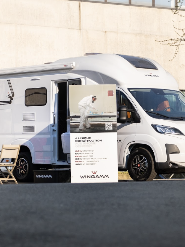 kitchen, bed, luxury, monocoque, oasi 610 M, semi-integrated, toilet - NOVEMBER IS THE RIGHT MONTH TO ENTER THE WINGAMM WORLD - camper NOVEMBER IS THE RIGHT MONTH TO ENTER THE WORLD OF WINGAMM - camper
